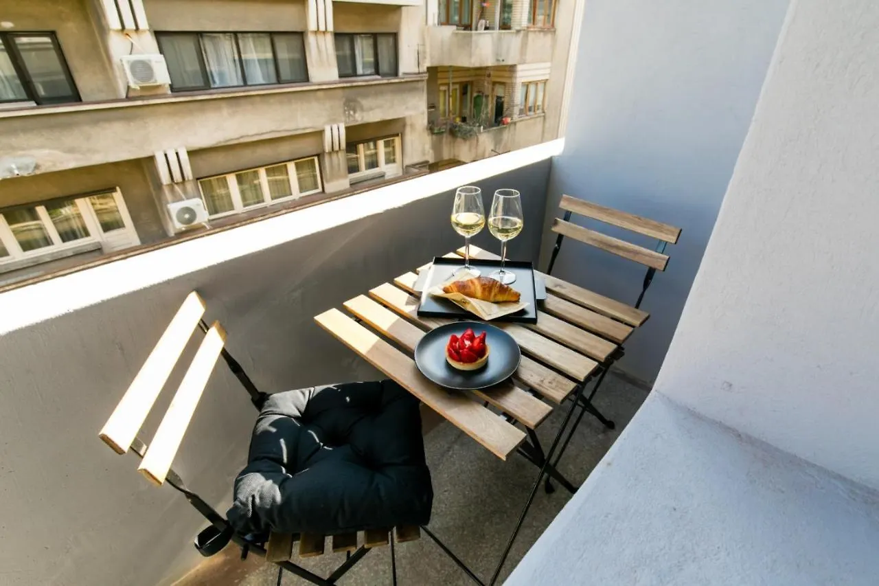 The Sunny Homelike & Central Apartment Str 42B Bükreş