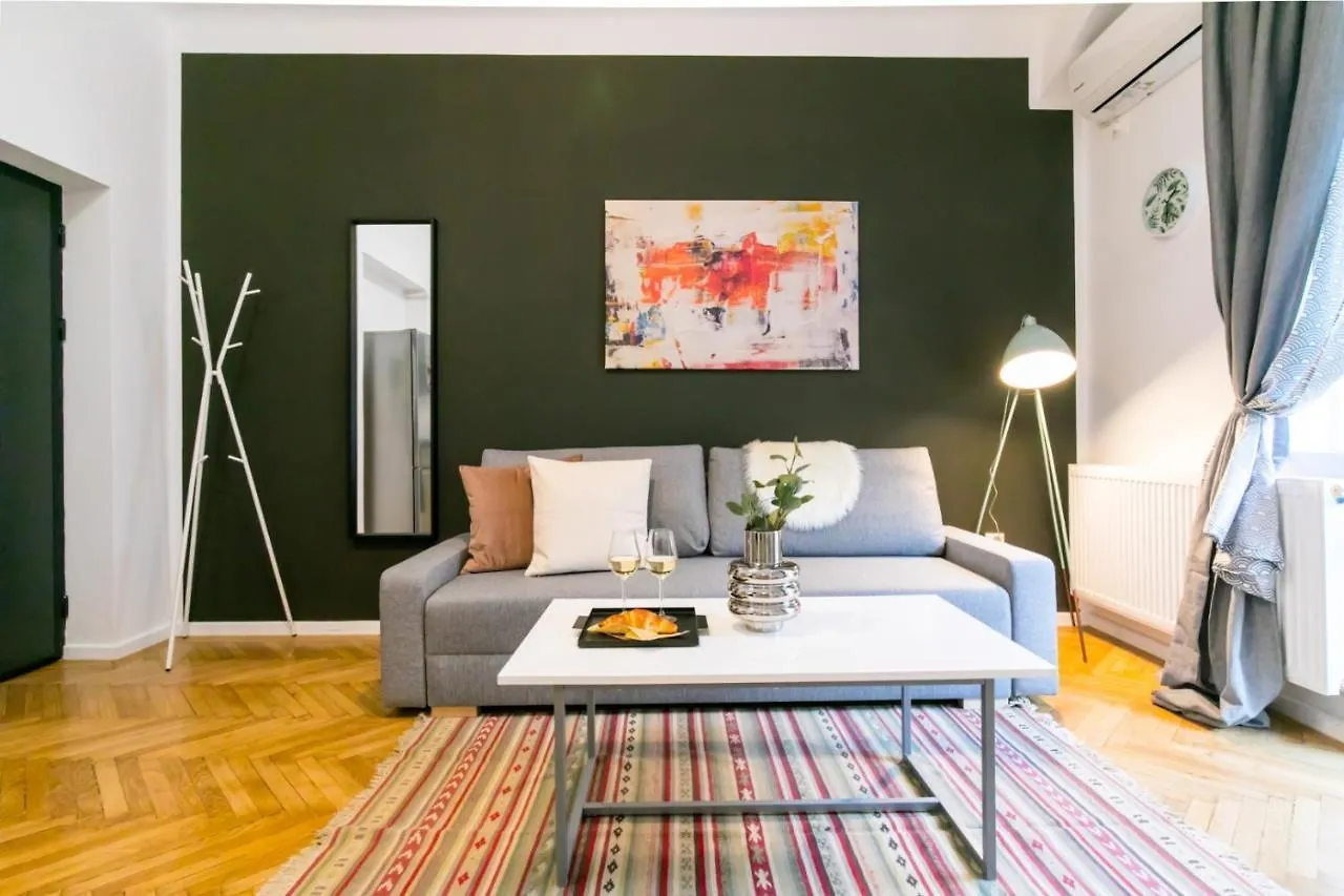 The Sunny Homelike & Central Apartment Str 42B Bükreş