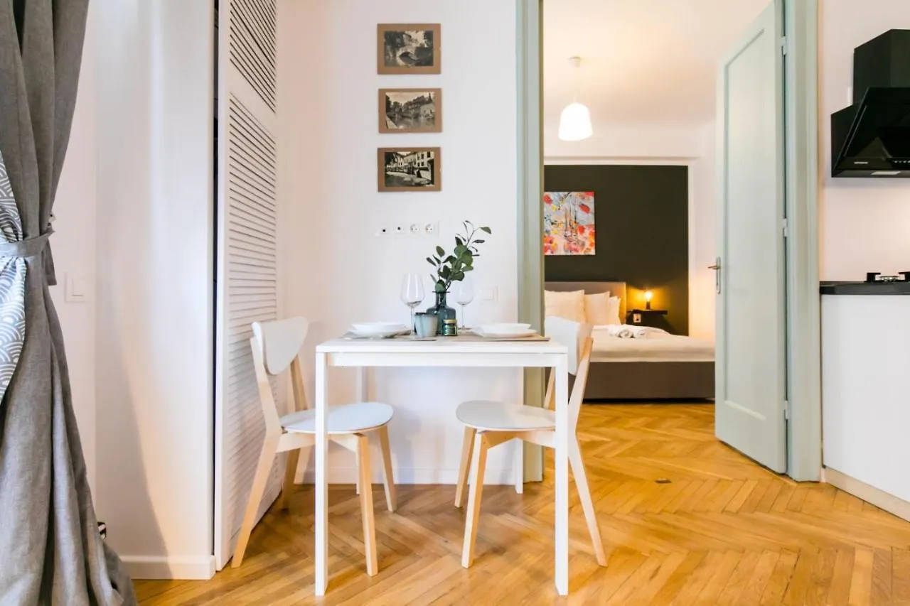 The Sunny Homelike & Central Apartment Str 42B Bucharest