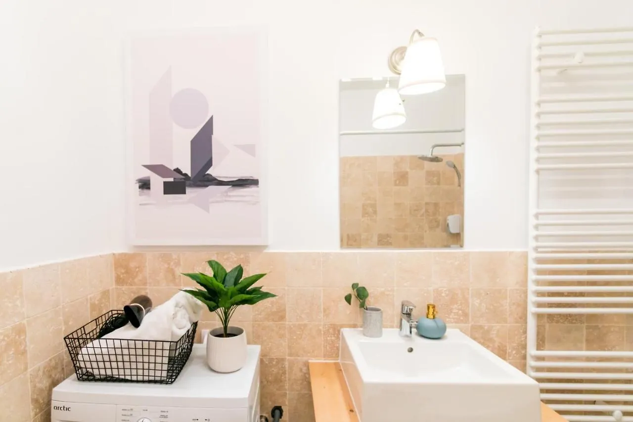 The Sunny Homelike & Central Apartment Str 42B Bükreş Romanya