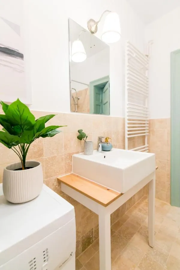 The Sunny Homelike & Central Apartment Str 42B Bucharest Romania