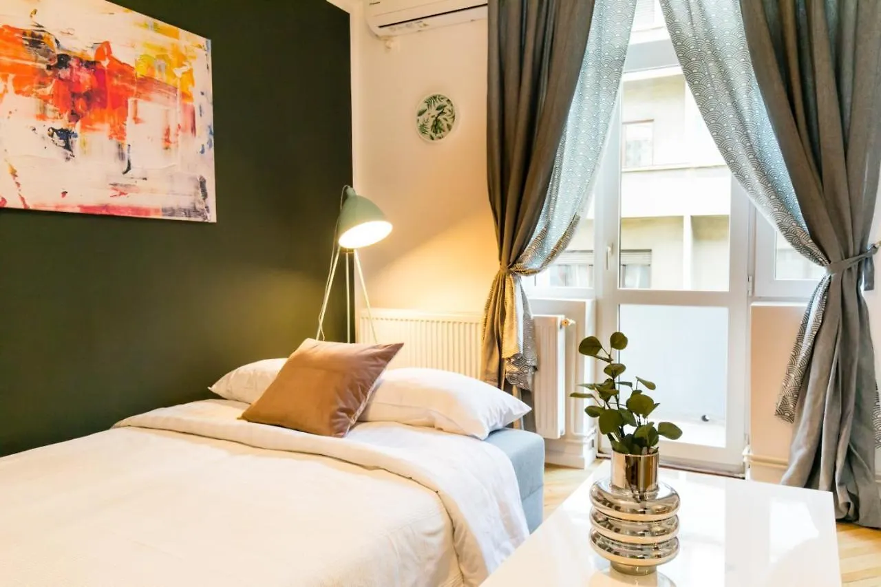 The Sunny Homelike & Central Apartment Str 42B Bucarest 0*,  Romania