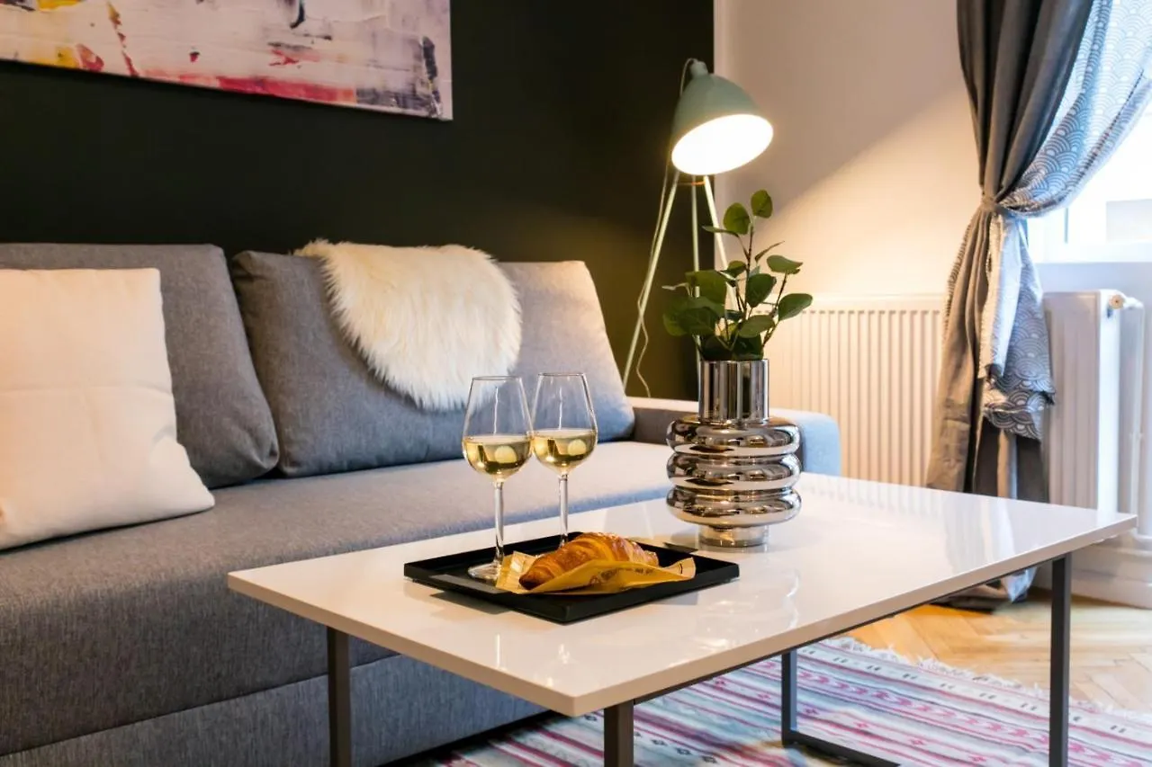 The Sunny Homelike & Central Apartment Str 42B Bükreş Romanya